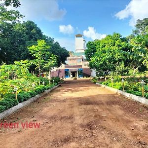 Green View Hotel & Resort